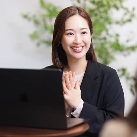 カウンセラーと会員の個別相談シーン